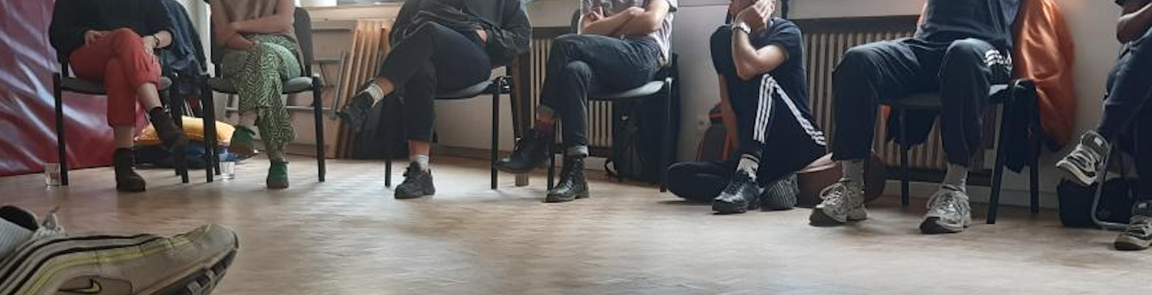 Atelier d’approfondissement auto-défense queer féministe pour travailleur.euse.s du sexe avec Utsopi